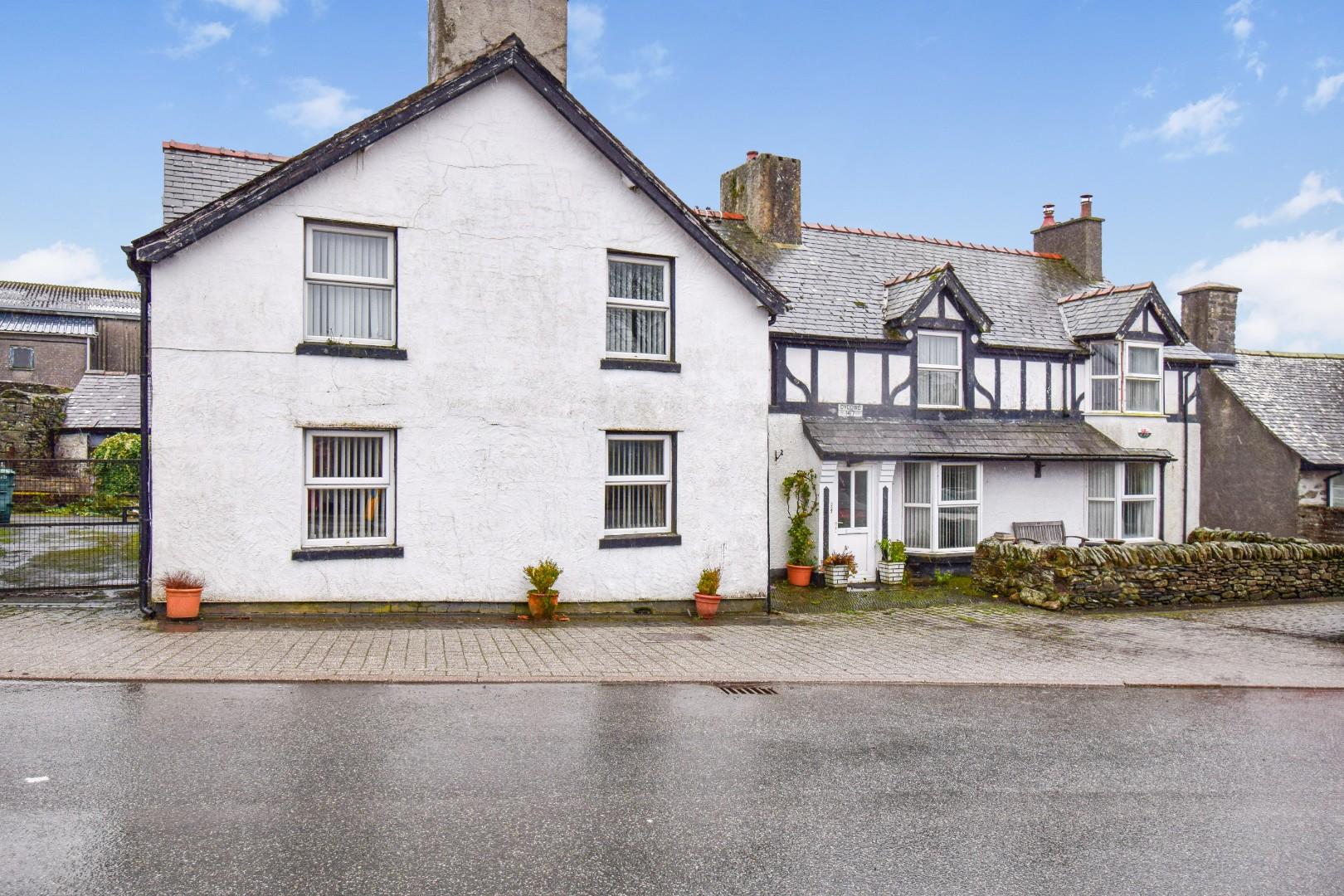 Y Sgwar, Cerrigydrudion